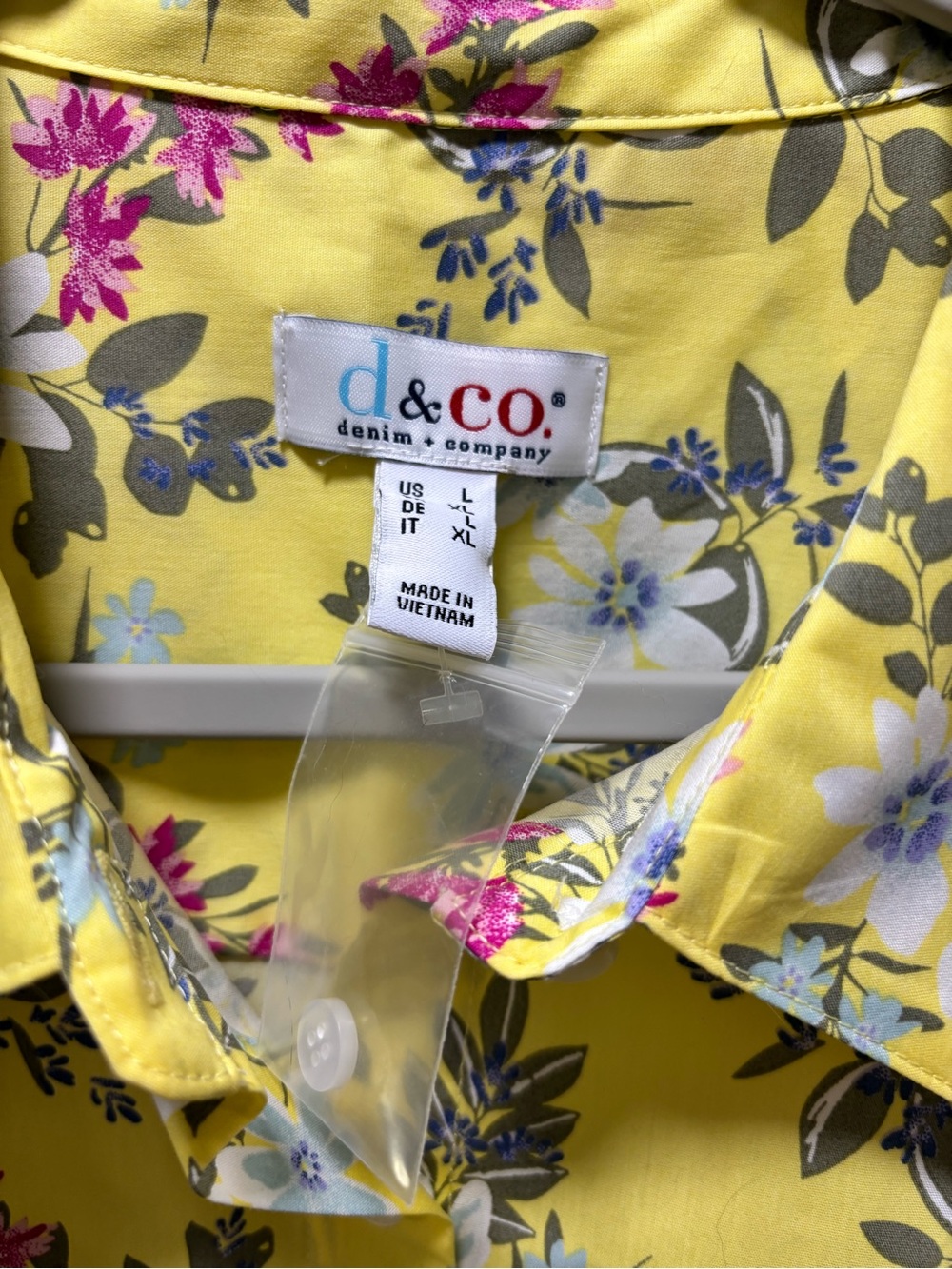 Denim & Co. Woman’s Large Printed Button
Front Shirt Yellow Floral New Tags - Picture 4 of 11